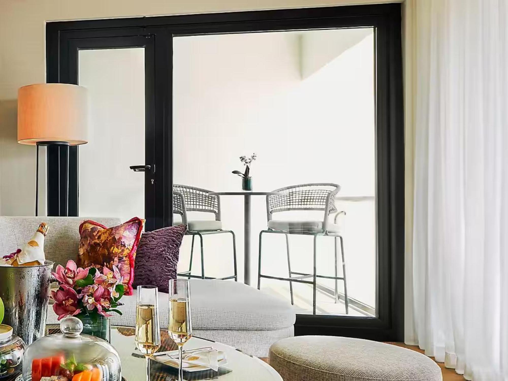 Mandarin Oriental, Khách sạn